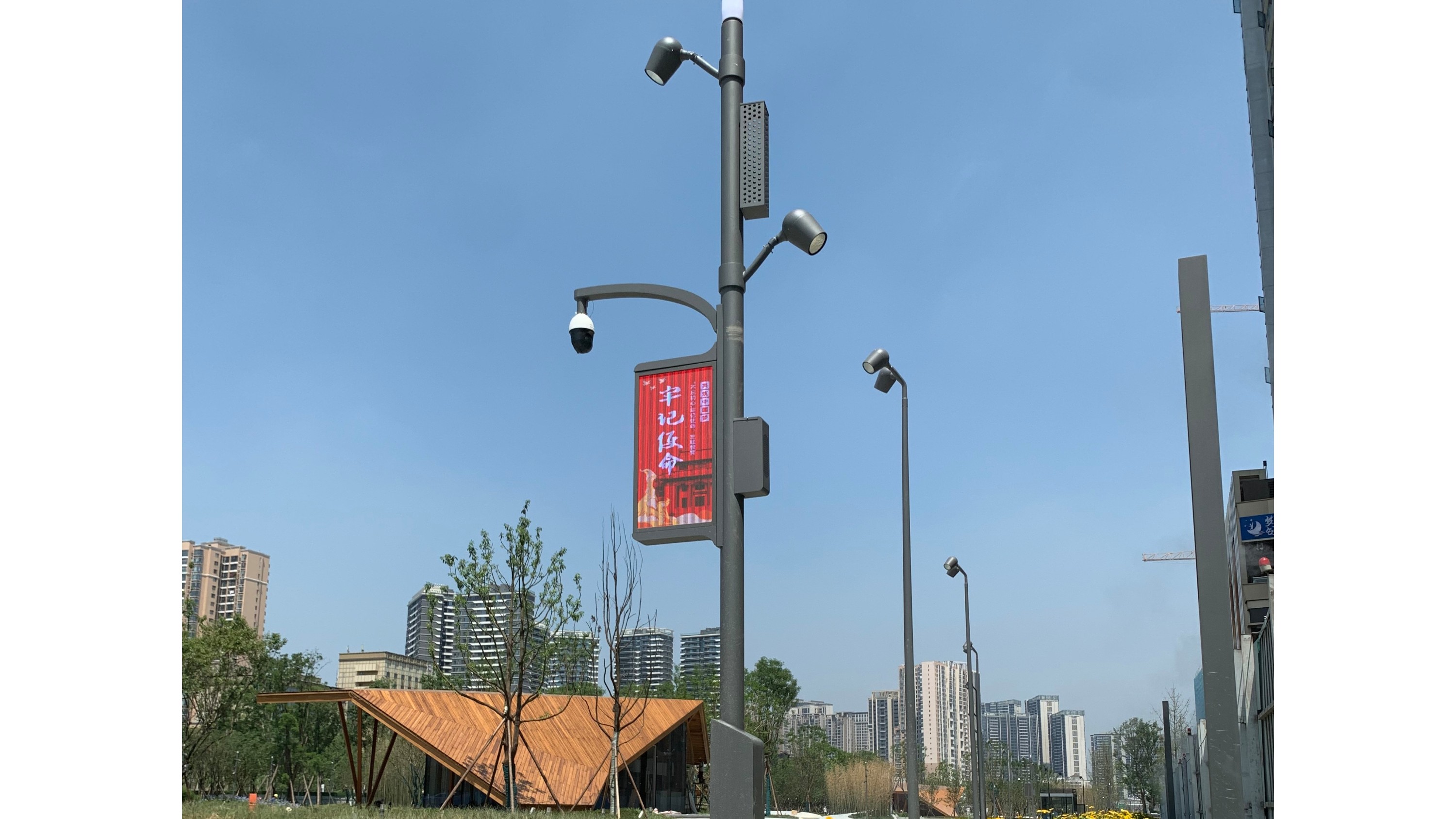 信號燈桿和綜合桿有什么區別