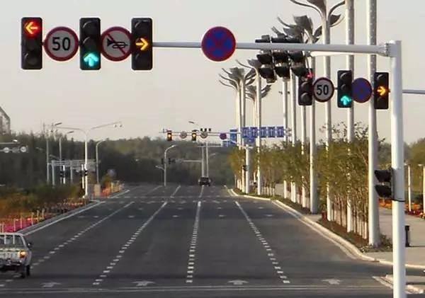 菲尼特交通信號燈桿